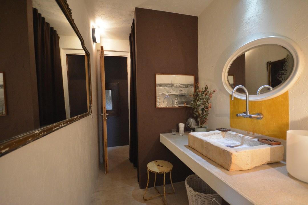 Camera marimoniale B-C bagno comune